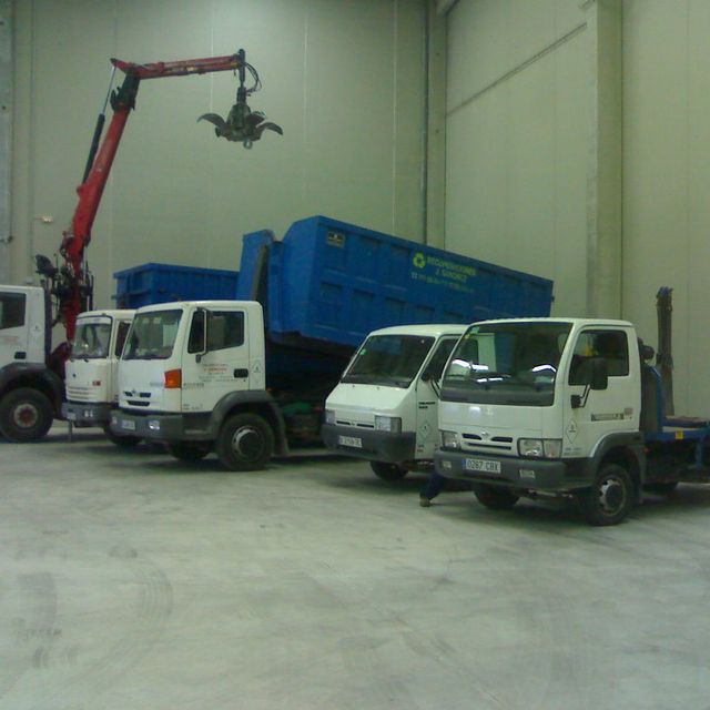 J. Sánchez Recuperaciones 2007 camiones estacionados